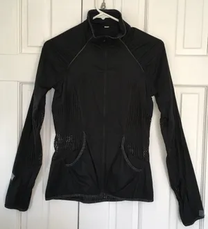 Lululemon Mesh Back Full Zip Women’s Black Jacket Size 4 thumbnail 1