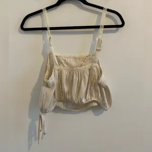 Urban Outfitters Cream Lace Trim Cropped Camisole Size Small thumbnail 9