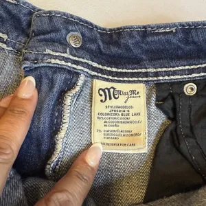 Miss Me Modelo Boyfriend Distress Mid Rise Dark Wash 6 Cropped Denim Jean Capri thumbnail 9