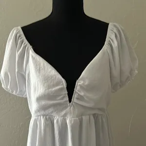 Rue 21 White V-neck Babydoll Top w/ Puff Sleeves thumbnail 2