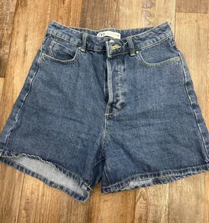 ZARA High-Waisted Shorts Mom thumbnail 1