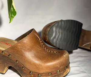 Vintage Y2K Candie’s Leather Clogs thumbnail 4