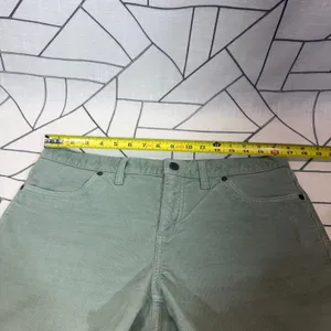 Carve Designs Corduroy Shorts Size 10 Sage Green Frayed Hem Five Pocket thumbnail 2