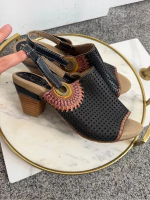 L’Artiste Millie Sandals Sz 40 B Black Leather Perforated Block Heel thumbnail 3