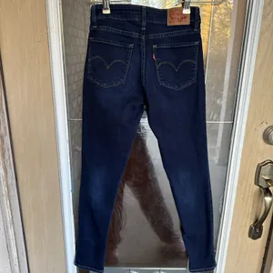 Levi’s Skinny 711 Jeans thumbnail 3