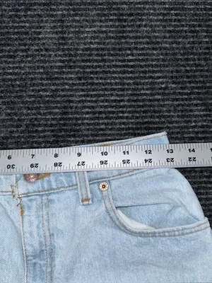 Vintage 90s Levi’s 551 Relaxed Fit Denim Mid Thigh Shorts Sz 6 / 26 USA Made EUC thumbnail 6