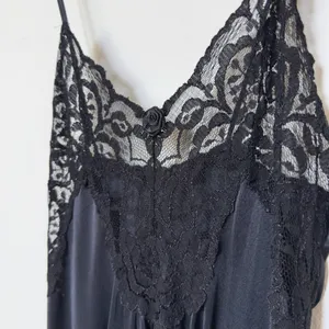 Val‎ Mode Womens Nightgown Medium Black Lace Trim Rose Accent Midi Slip Dress thumbnail 11