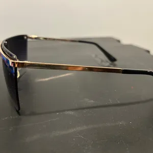 Quay Australia Gold Black Frameless Sunglasses thumbnail 4