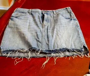 Old Navy Distressed Navy Denim Mini Skirt Size 12 thumbnail 1