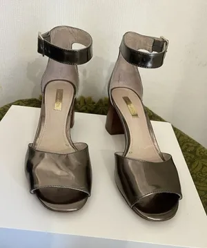 Louise Et Cie Women's Lo-Karisa Metallic Bronze Heels Sandals Size 7 1/2 us thumbnail 1
