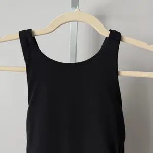 Lululemon 4 Black‎ Tank Top Yoga Workout Athleisure Activewear Workout Gym thumbnail 2