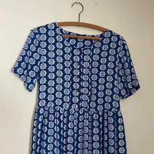 Vintage 90s Royal Blue Geometric Print Midi Button Short Sleeve Rayon Dress thumbnail 2
