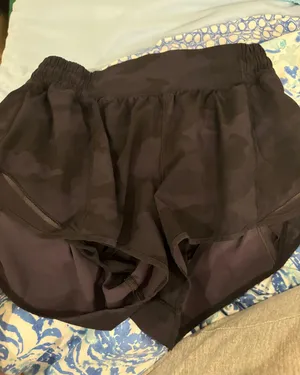 Lululemon Hotty Hot Short 2.5” thumbnail 1