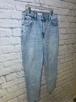 Abercrombie & Fitch Curve Love Ultra High Rise 90s Straight Jean Women’s 32 thumbnail 9