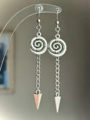 Handmade swirl/spiral & spike chain dangle earrings🌀💚⭐️ thumbnail 2