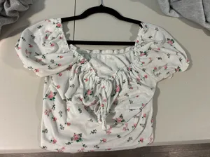 SheIn White Floral Print Puff Sleeve Milkmaid Crop Top thumbnail 1