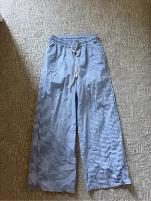 Edikted Blue and White Pinstripe Wide-Leg Pants thumbnail 2