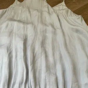 Dolan Sleeveless Blouse Top Light Blue Button Front FLAWS ~ Women’s Size M thumbnail 7