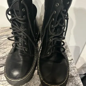 Women's Black sincerely Jules Lace-Up Boots thumbnail 2