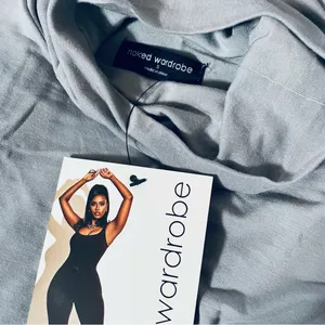 NWT  Grey Top thumbnail 4