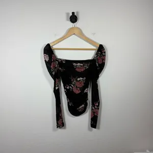 Superdown Revolve Women’s Scarlett Puff Sleeve Floral Mesh Top Black/Pink M thumbnail 3