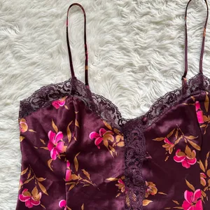 Victoria’s Secret Cami Vintage Gold Label Lace Trim Button Front Floral Purple M thumbnail 5