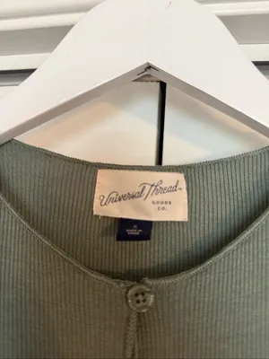 Universal Thread green button front ribbed long sleeve size small thumbnail 4