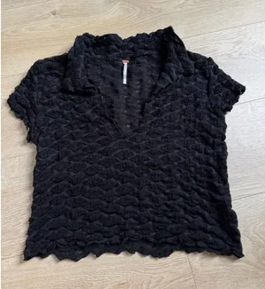 EUC Free People Molly Tee Textured black Crop Polyester Stretch collared size S thumbnail 1
