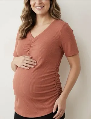 NWT Ingrid & Isabel Ribbed Maternity Tee Size Medium, Rushed On The Sides. thumbnail 1