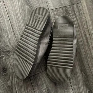 Sonoma Gray Cozy Slip-On Indoor Slippers thumbnail 2
