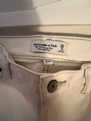 Abercrombie and Fitch white jeans thumbnail 3
