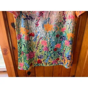 Floral woman's‎ shortsleeve shirt size Large thumbnail 3