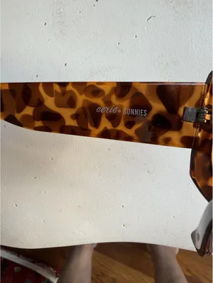 Aerie Vintage Style Tortoiseshell Rectangular Sunglasses thumbnail 5