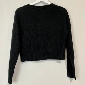 Women’s Cropped V Neck Long Sleeve Knit Sweater Black Size XS NWT thumbnail 8