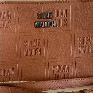 NWOT/ Never Used Steve Madden Tan Embossed Crossbody Bag thumbnail 4