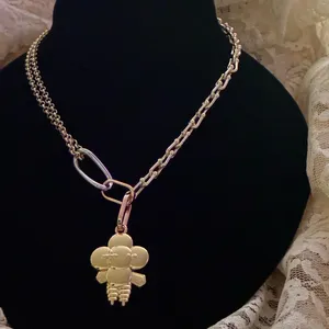 Gold Flower Pendant Necklace 18” thumbnail 3