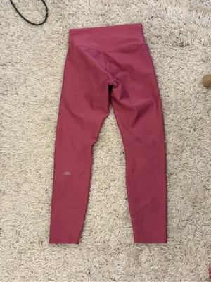 Alo yoga 7/8 airlift High-Rise Leggings in Berry thumbnail 4