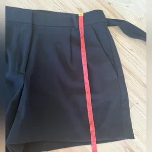 LOFT Women’s Black Dress Shorts thumbnail 5