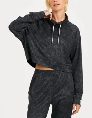 Vuori‎ Halo Essential Funnel Neck Black Camo Pullover Stretch Crop Womens Small thumbnail 1