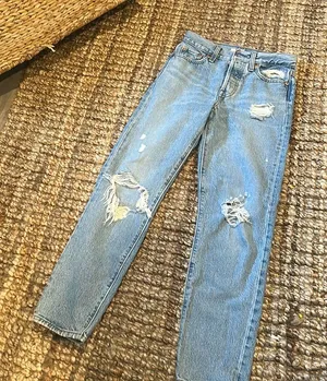 Levi’s Premium Wedgie Straight Leg Light Wash Distressed Denim Jeans Size 23 thumbnail 1