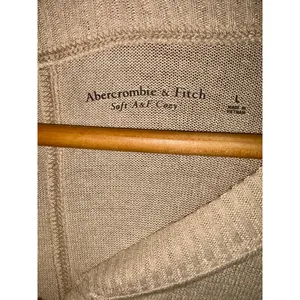 NWT Abercrombie & Fitch Soft AF Cozy Tan Knit Henley Pullover Sweater Size Large thumbnail 4