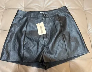 Missguided‎ Black Faux Leather High Waist Pleated Shorts thumbnail 1