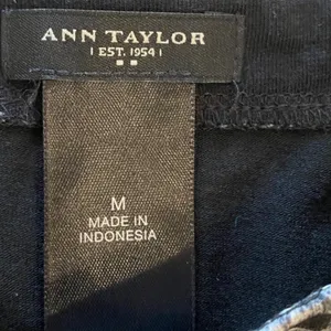 Ann Taylor Womens Sleeveless Top M Black White Crocodile Print Sheer Overlay‎ thumbnail 4