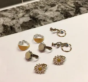 Lot Of 4 Small Vintage - Modern Clip-on Clip On Screw On Costume Earrings Mix thumbnail 2