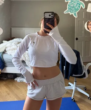 Gymshark Cropped Long Sleeve thumbnail 1