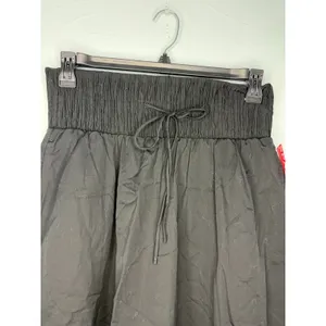 Spanx Poplin Smocked A-Line Midi Skirt Size Medium Smocked Waistband NWT thumbnail 2