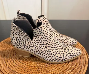 Jolima Womens Dalmatian Print Side Cutout Ankle Booties Pointed Toe‎ Size 7 thumbnail 1