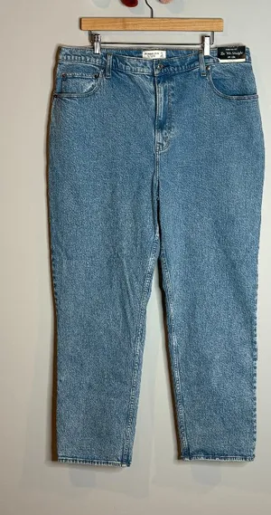 NWT Abercrombie & Fitch Ultra High Rise 90's Straight jeans thumbnail 1