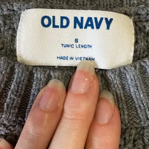 Old Navy Women’s sweater thumbnail 2