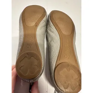 Lucky Brand Esme Mary Jane Ballet Flats Silver Cloud Metallic stardust Size 6.5M thumbnail 4